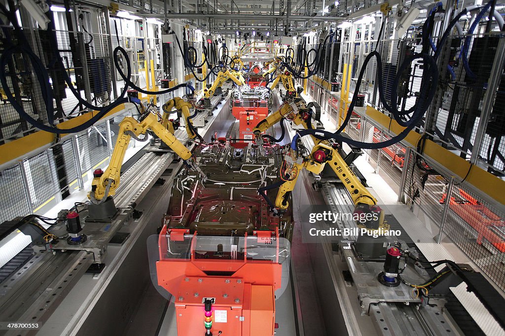Michigan Chrysler Plant Celebrates Production Of 2015 Chrysler 200
