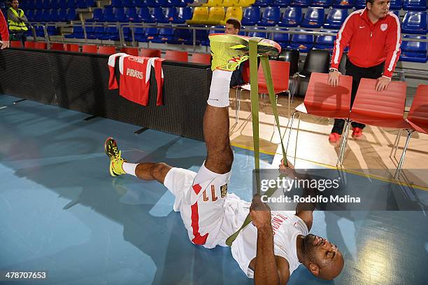 Mardy Collins, #11 of Olympiacos Piraeus stretching before the 2013-2014 Turkish Airlines Euroleague Top 16 Date 10 game between FC Barcelona Regal v...