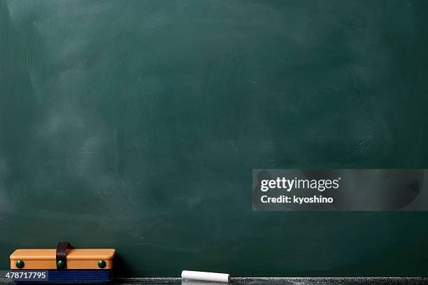 blank blackboard with board eraser - blackboard 個照片及圖片檔