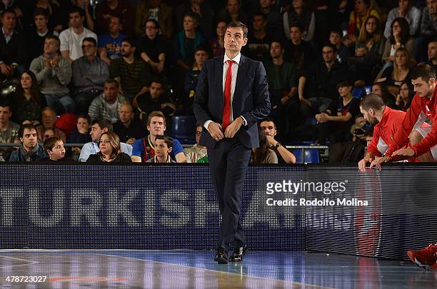 Georgios Bartzokas, Head Coach of Olympiacos Piraeus in action during the 2013-2014 Turkish Airlines Euroleague Top 16 Date 10 game between FC...