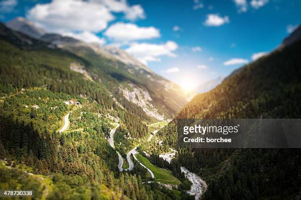 kurvenreiche alpine road - zillertal stock-fotos und bilder