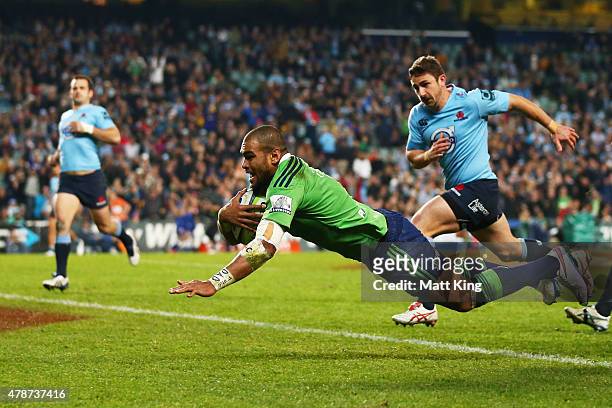 Patrick Osborne of the Highlanders scores the final try during the Super Rugby Semi Final match between the Waratahs and the Highlanders at Allianz...
