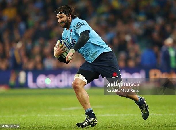Jacques Potgieter of the Waratahs runs with the ball during the Super Rugby Semi Final match between the Waratahs and the Highlanders at Allianz...