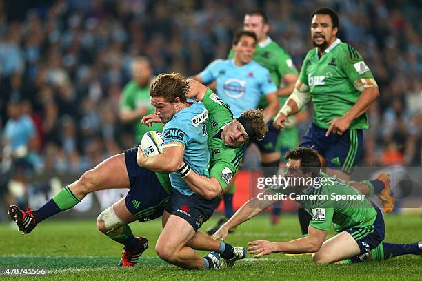 Michael Hooper of the Waratahs makes a break during the Super Rugby Semi Final match between the Waratahs and the Highlanders at Allianz Stadium on...