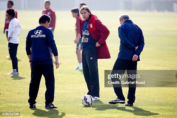 Coach of Peru Ricardo Gareca during a training session at Universidad de Chile Training Camp on June 27, 2015 in Santiago, Chile. Peru will face...