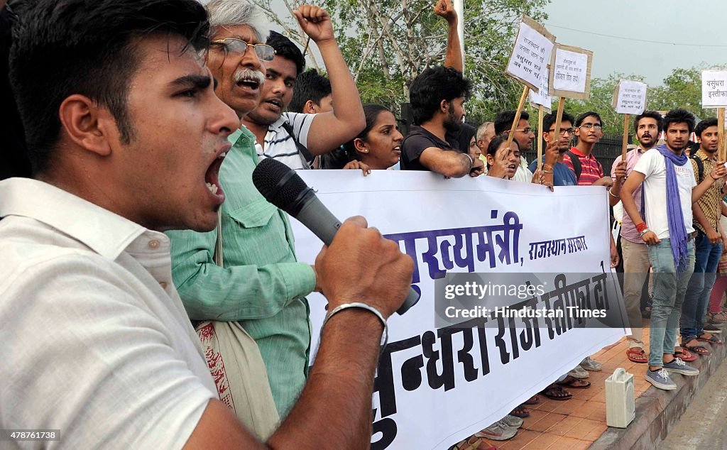 Jaipur Residents Protest Against Chief Minister Vasundhara Raje, Demand Her Resignation