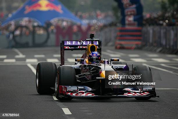 Infinity Red Bull 146 Infiniti Red Bull Racing Showrun Photos & High Res Pictures - Getty ...