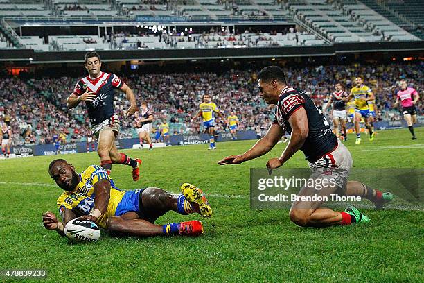 Semi Radradra of the Eels scores a try during the round two NRL match between the Sydney Roosters and the Parramatta Eels at Allianz Stadium on March...