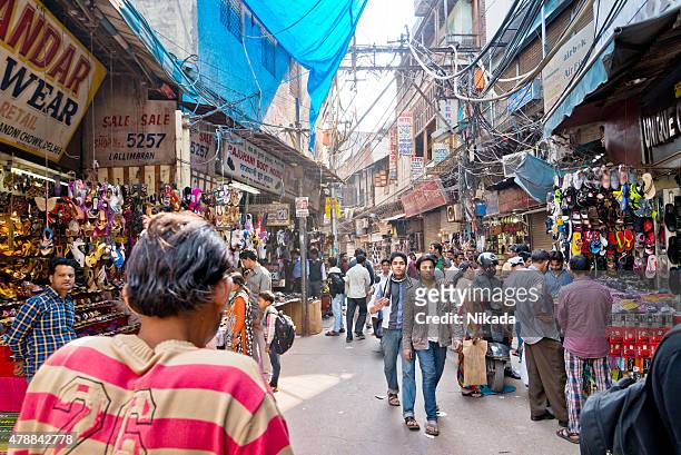 busy streets of old delhi - chandni chowk stockfoto's en -beelden