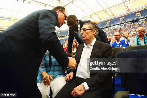 Chairman Clemens Toennies and Gerald Asamoah, a former player, welcome the club's former manager Rudi Assauer during the general assembly of FC...