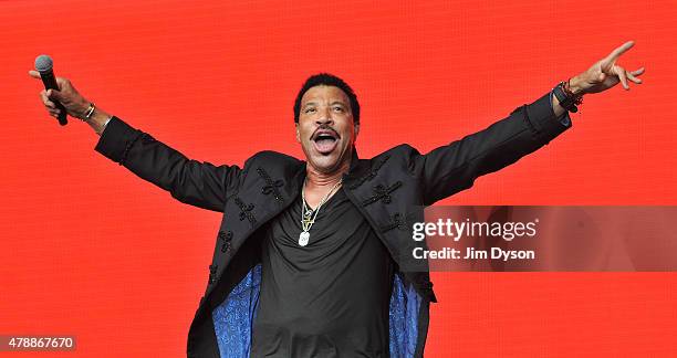 Lionel Richie performs live on the Pyramid stage during the third day of Glastonbury Festival at Worthy Farm, Pilton on June 28, 2015 in Glastonbury,...