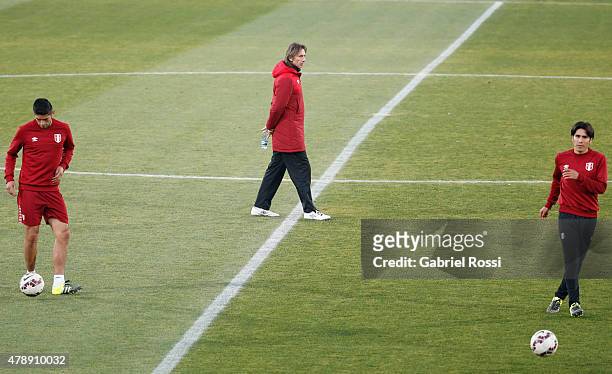 Ricardo Gareca, coach of Peru, observes his players during a field scouting prior to the semi final match against Chile at Nacional Stadium as part...