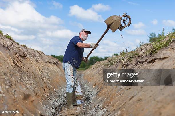 old man digging a ditch - dike bildbanksfoton och bilder