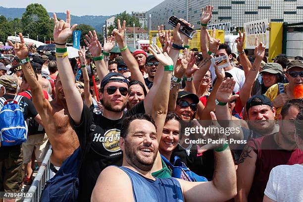 Dozens of fans waiting, under the scorching sun, to enter the Olympic Stadium for the concert of their favorite singer Vasco Rossi. Vasco Rossi, also...