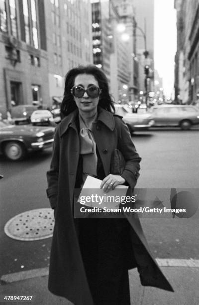 Susan Street Risque 8,231 Susan Street Photos & High Res Pictures - Getty Images