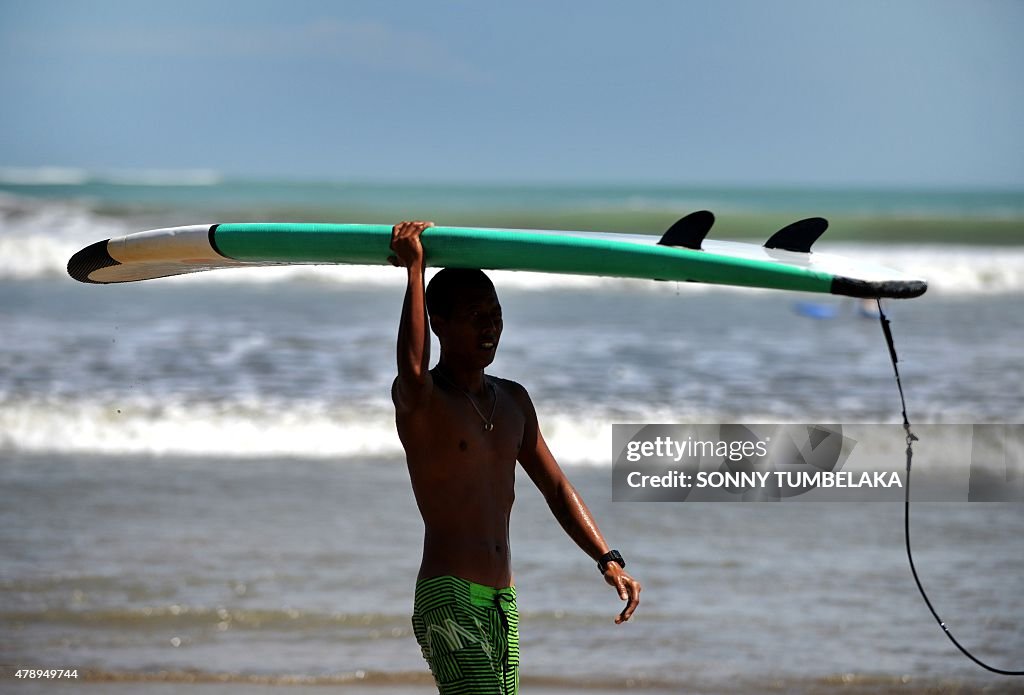 INDONESIA-AUSTRALIA-WEATHER-LIFESTYLE-SURF