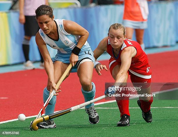 Chloe Rogers of Great Britain and Maria Mercedes Margalot of Argentina in action during the Women's Pool Hockey Match between Argentina and Great...