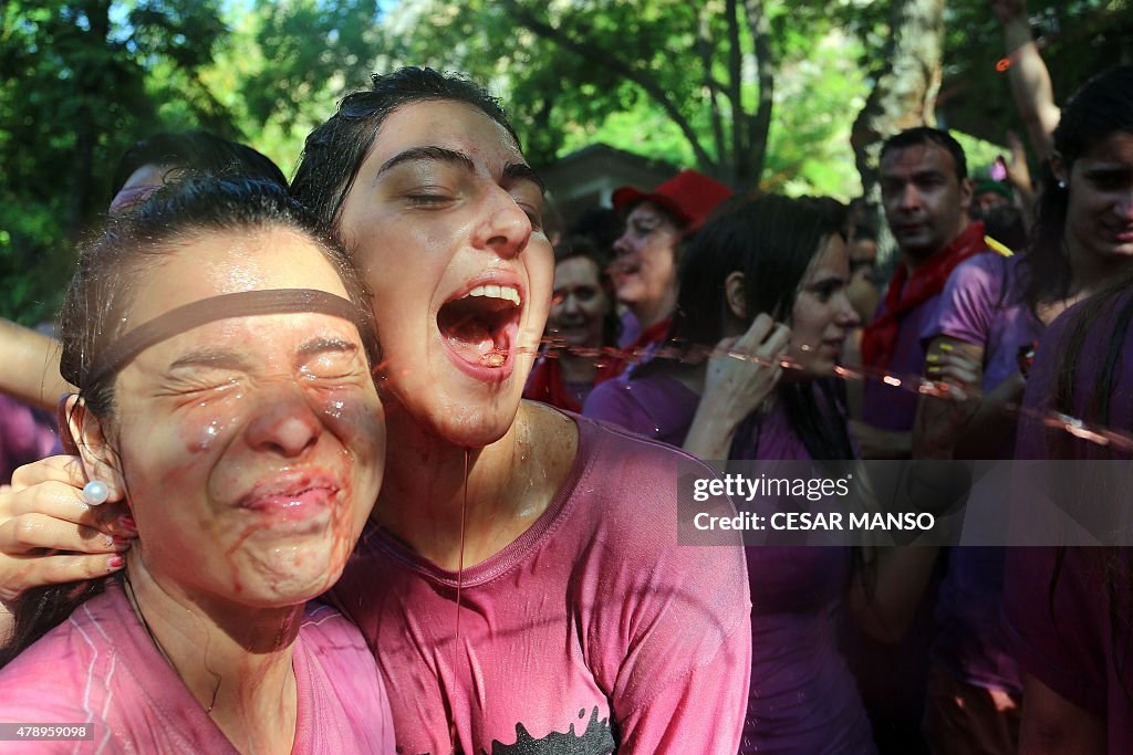 SPAIN-TRADITION-TOURISM-FESTIVAL-BATTLE-WINE