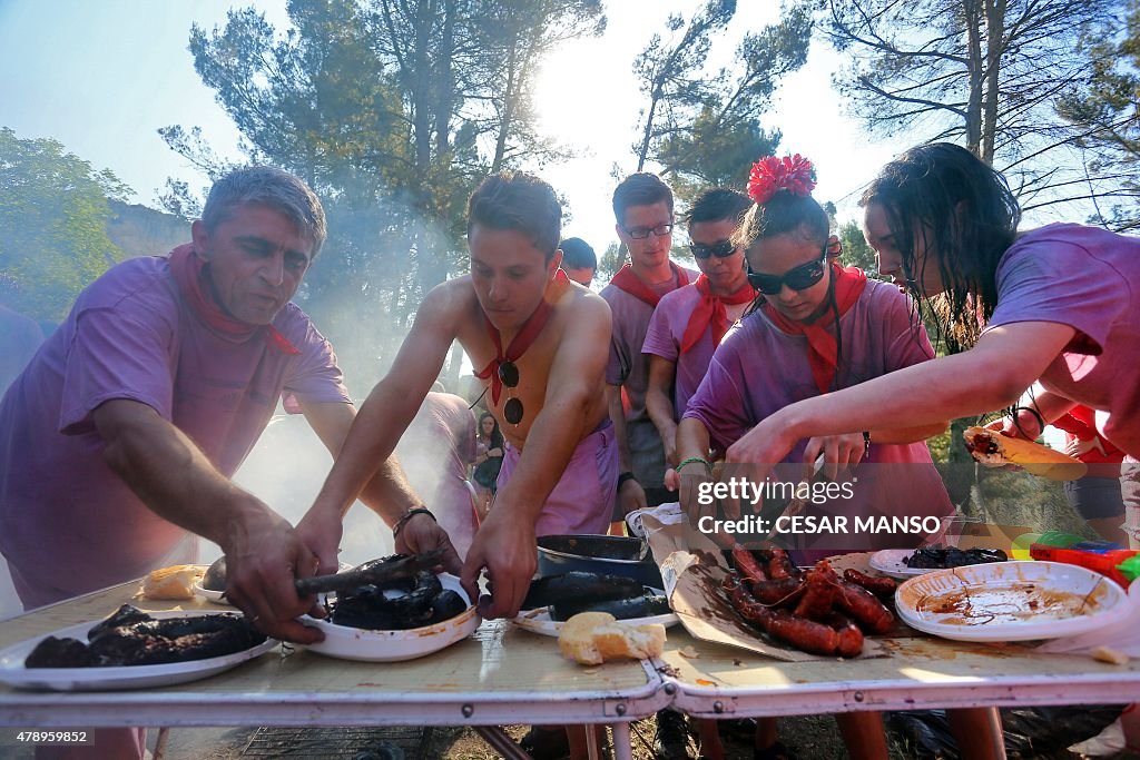 SPAIN-TRADITION-TOURISM-FESTIVAL-BATTLE-WINE