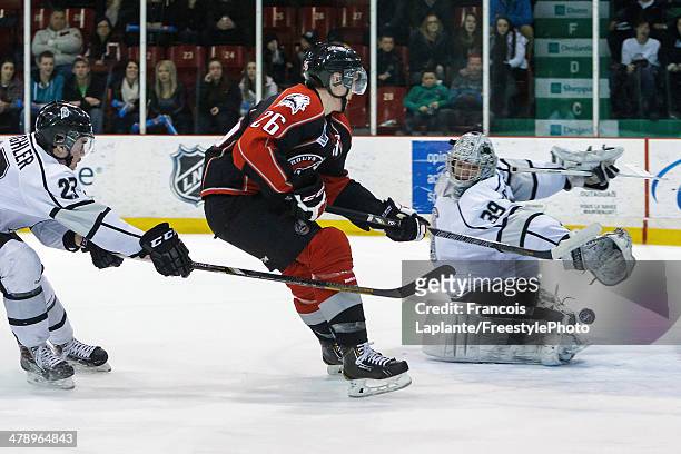Jack Nevins of the Rouyn-Noranda Huskies shoots the puck as he scores his first period goal against Jake Coughler and Anthony Brodeur of the Gatineau...