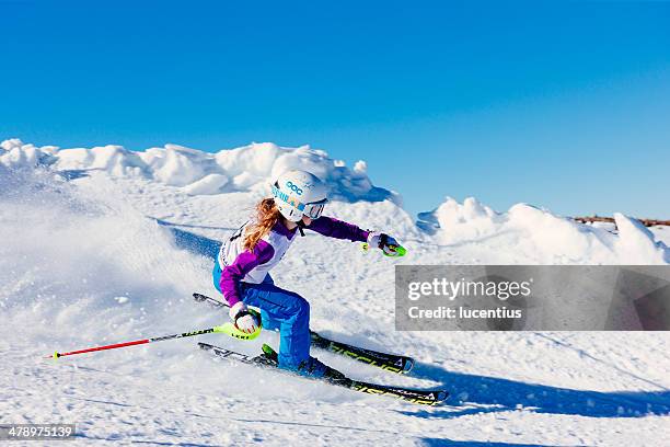young female skier in slalom race in snow - cairngorms skiing stockfoto's en -beelden