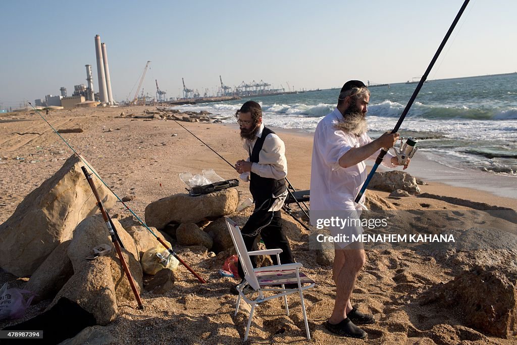 ISRAEL-FISHING-ORTHODOX-JEWS