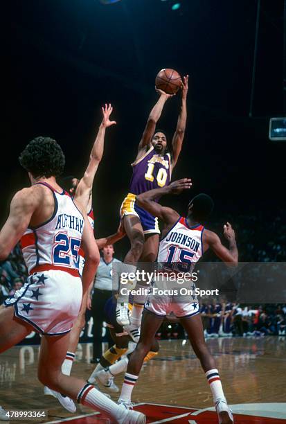 Norm Nixon of the Los Angeles Lakers shoots over Frank Johnson of the Washington Bullets during an NBA basketball game circa 1978 at the Capital...