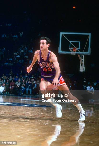 Paul Westphal of the Phoenix Suns dribbles the ball against the Washington Bullets during an NBA basketball game circa 1979 at the Capital Centre in...