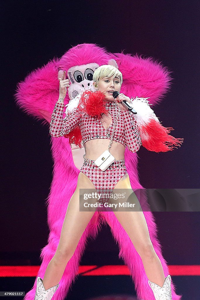 Miley Cyrus In Concert - San Antonio, TX