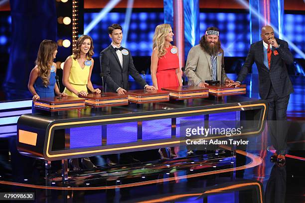 Cheryl Hines vs Niecy Nash and Duck Dynasty vs Katy Mixon" -- The celebrity families competing to win cash for their charities feature the families...