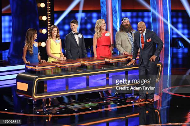 Cheryl Hines vs Niecy Nash and Duck Dynasty vs Katy Mixon" -- The celebrity families competing to win cash for their charities feature the families...