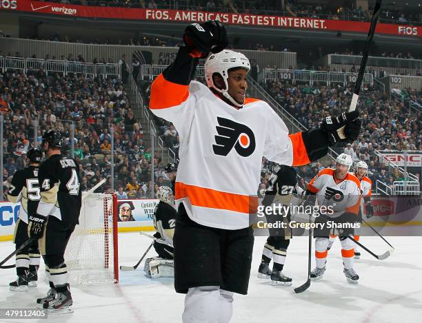 Wayne Simmonds of the Philadelphia Flyers celebrates his goal during the first period against the Pittsburgh Penguins on March 16, 2014 at Consol...