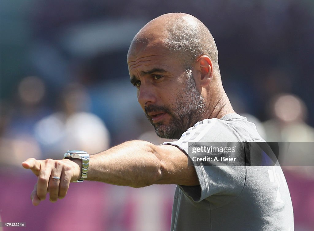 FC Bayern Muenchen - Training Session