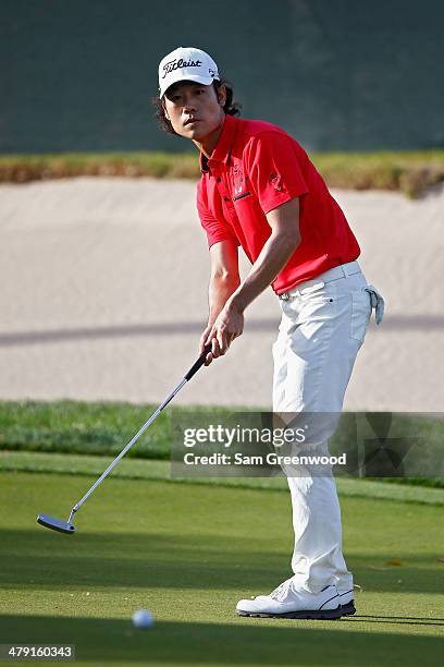 Kevin Na putts on the 18th green during the final round of the Valspar Championship at Innisbrook Resort and Golf Club on March 16, 2014 in Palm...