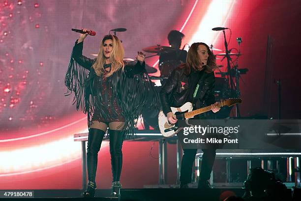 Shania Twain performs on stage at Nassau Veterans Memorial Coliseum on July 1, 2015 in Uniondale, New York.