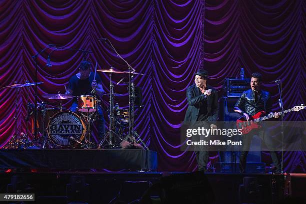 Gavin DeGraw performs on stage at Nassau Veterans Memorial Coliseum on July 1, 2015 in Uniondale, New York.