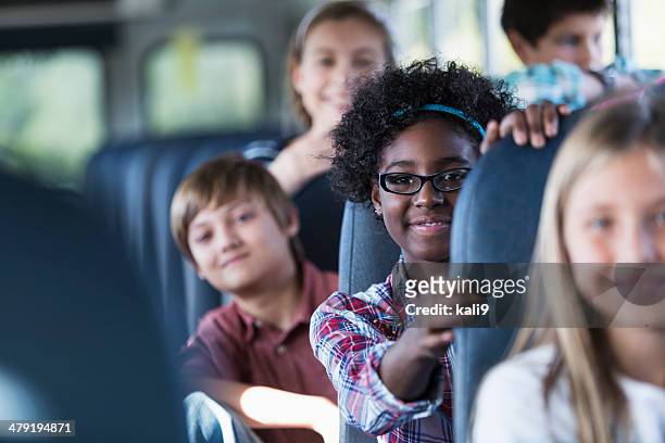 kinder auf schulbus - bus innen stock-fotos und bilder