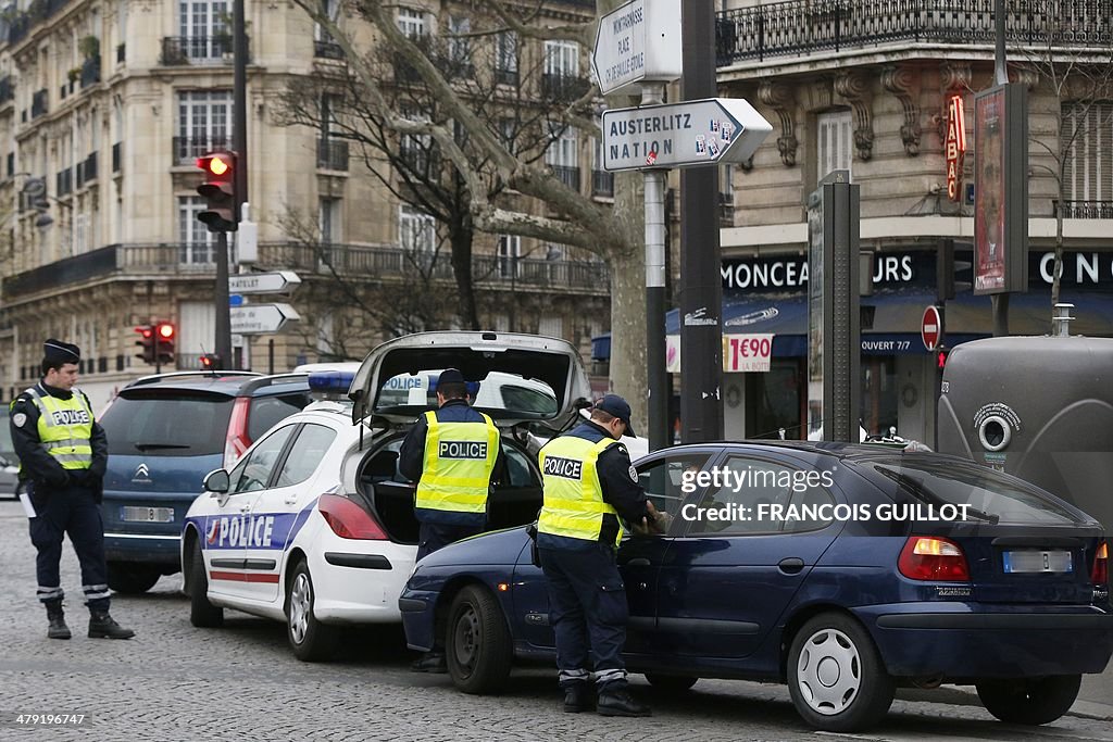 FRANCE-POLLUTION-TRANSPORT-HEALTH-POLICE