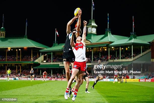 Justin Westhoff of the Power is challenged by Zak Jones of the Swans during the round 14 AFL match between the Sydney Swans and the Port Adelaide...