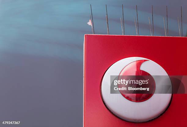Vodafone Group Plc Logos And Stores Photos and Premium High Res