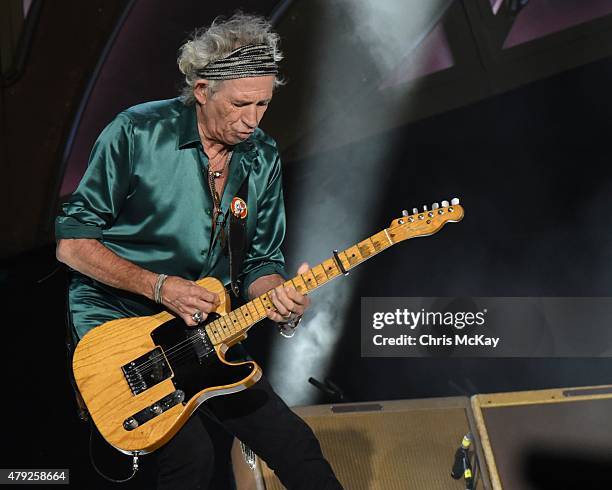 230 Rolling Stones In Concert Raleigh Nc Stock Photos, High-Res ...