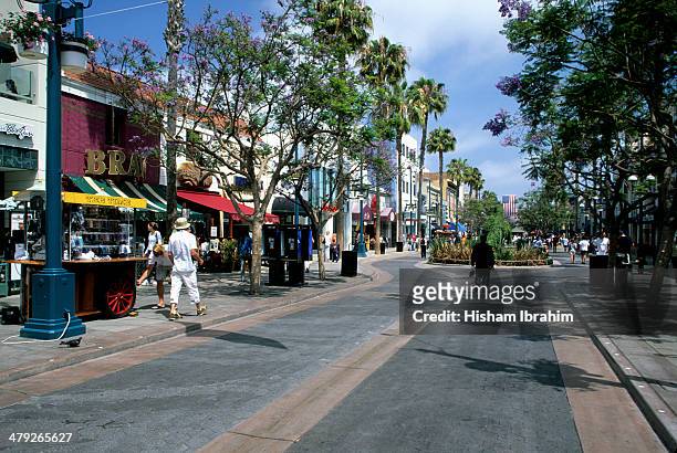 third street promenade, santa monica, california - third street promenade stockfoto's en -beelden