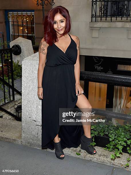 Nicole 'Snooki' Polizzi poses for a photo showing her new hair color in front of the Vidov Salon on July 2, 2015 in New York City.
