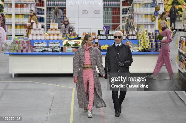 Chanel - Runway RTW - Fall 2014 - Paris Fashion Week Chanel - Runway RTW - Fall 2014 - Paris Fashion Week