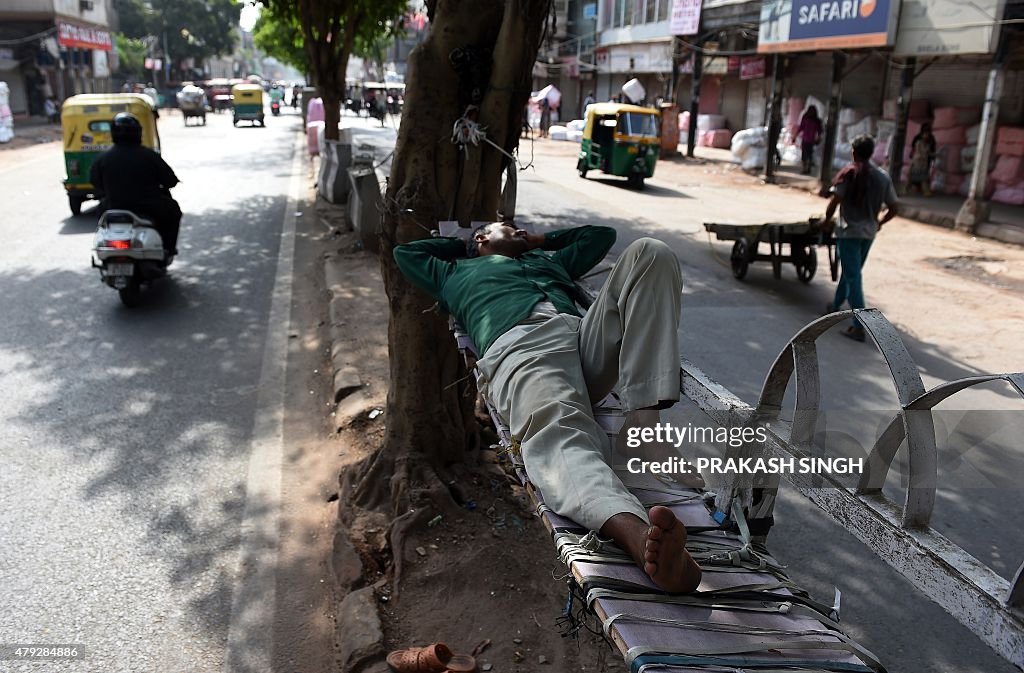 INDIA-SOCIETY-LABOURER