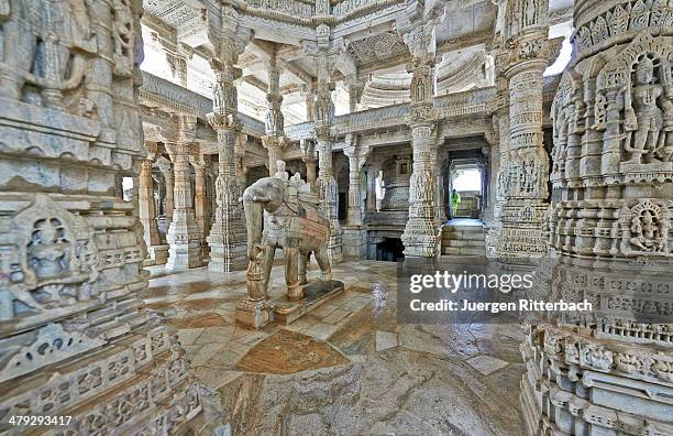 jain tempel ranakpur chaumukha mandir - jain stock pictures, royalty-free photos & images