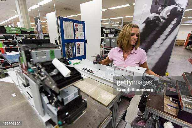 Card Reader Machine Photos and Premium High Res Pictures - Getty Images
