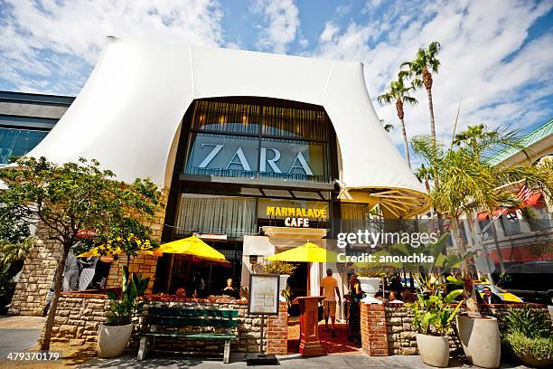 zara loja e marmelada café no bosque, los angeles - zara brand name imagens e fotografias de stock