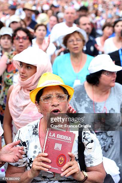 Members of the Renewal of the Holy Spirit, who have come to Rome for their 38th annual Convocation attend an audience held by Pope Francis in St...