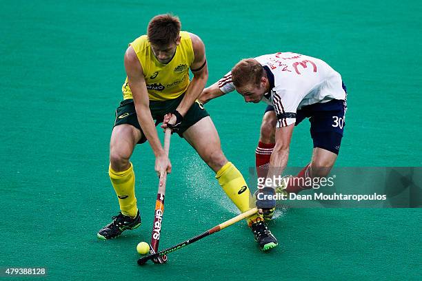 Eddie Ockenden of Australia battles for the ball with David Ames of Great Britain during the Fintro Hockey World League Semi-Final match between...